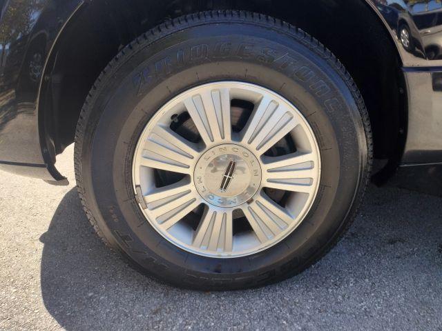 Lincoln Navigator - Thumbnail 2