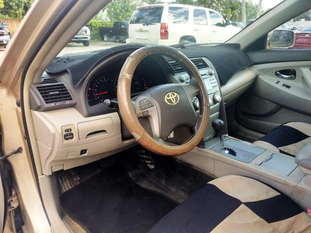 Toyota Camry - Thumbnail 16