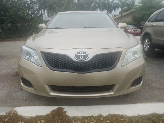 Toyota Camry - Thumbnail 6