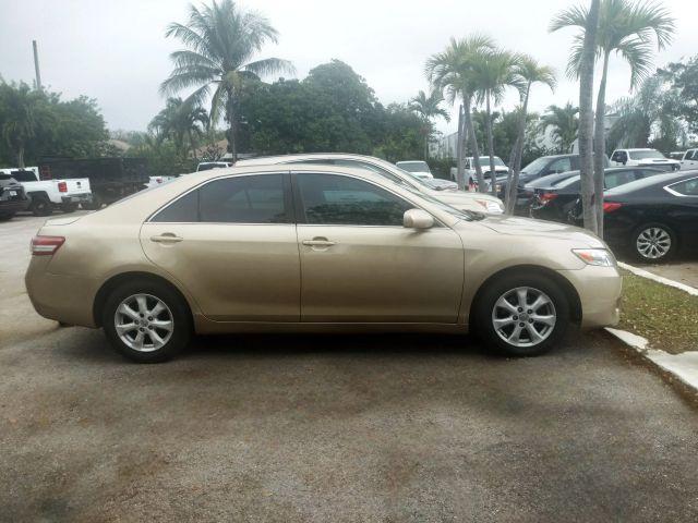 Toyota Camry - Thumbnail 8