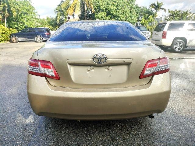 Toyota Camry - Thumbnail 11