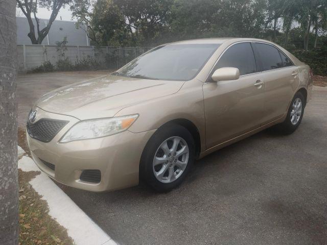 Toyota Camry - Thumbnail 7