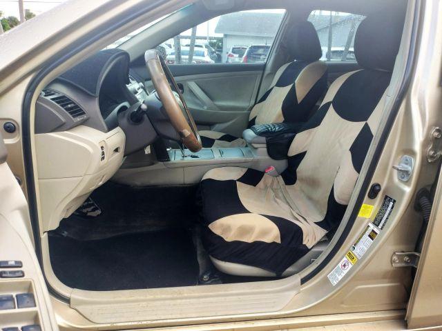 Toyota Camry - Thumbnail 17