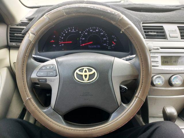 Toyota Camry - Thumbnail 2