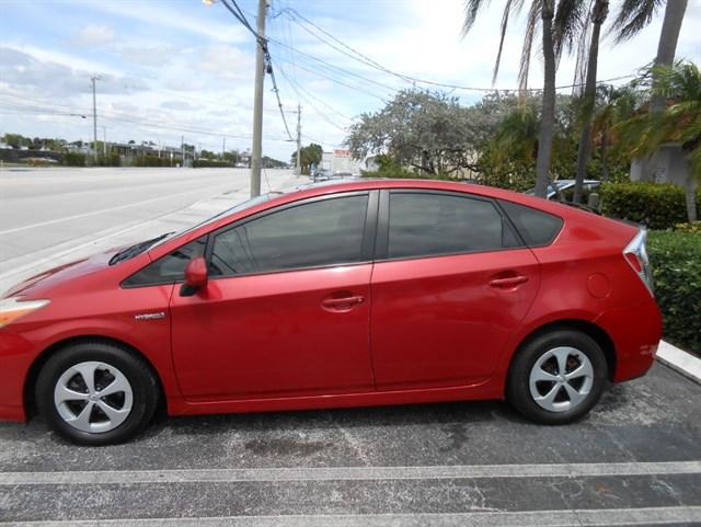 Toyota Prius Iii | Stock No: 14766 - Thumbnail 3