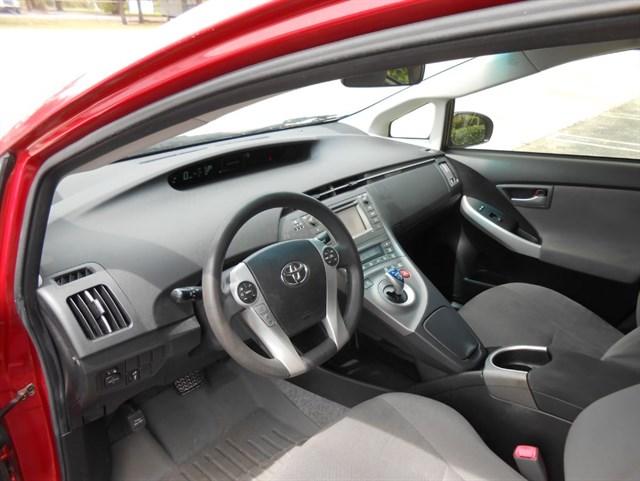 Toyota Prius Iii | Stock No: 14766 - Thumbnail 9