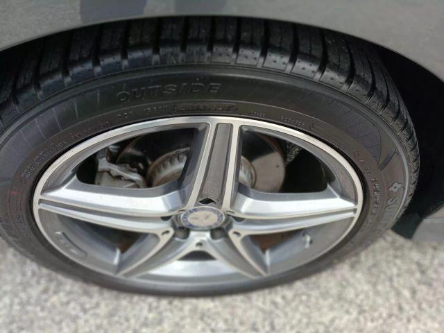 Mercedes-Benz E-Class - Thumbnail 4