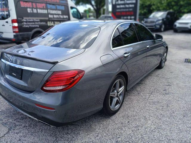 Mercedes-Benz E-Class - Thumbnail 10