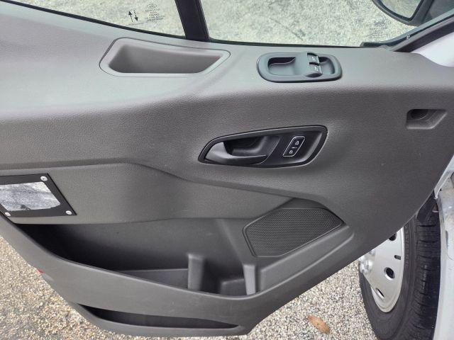 Ford Transit 150 Van - Thumbnail 15