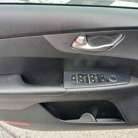 Kia Forte - Thumbnail 14