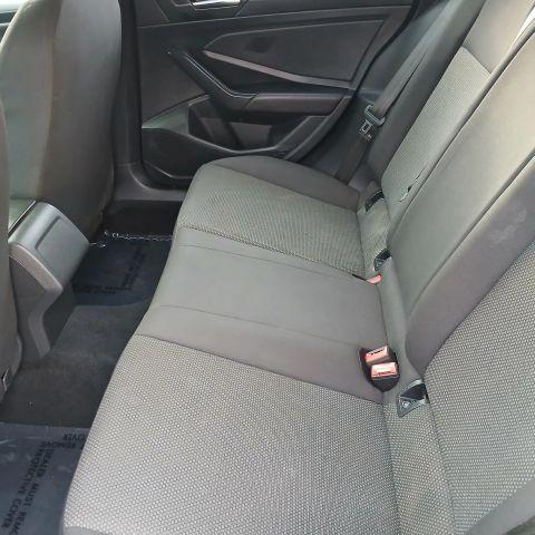 Volkswagen Jetta - Thumbnail 18