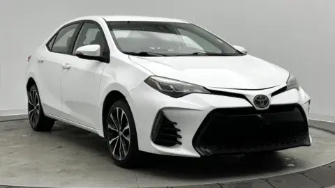 Toyota Corolla Se - Thumbnail 4