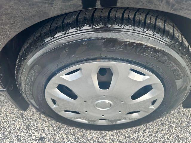 Nissan Versa - Thumbnail 14