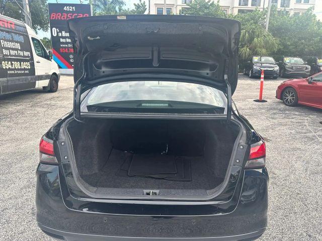 Nissan Versa - Thumbnail 4