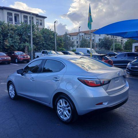 Toyota Yaris Ia - Thumbnail 8