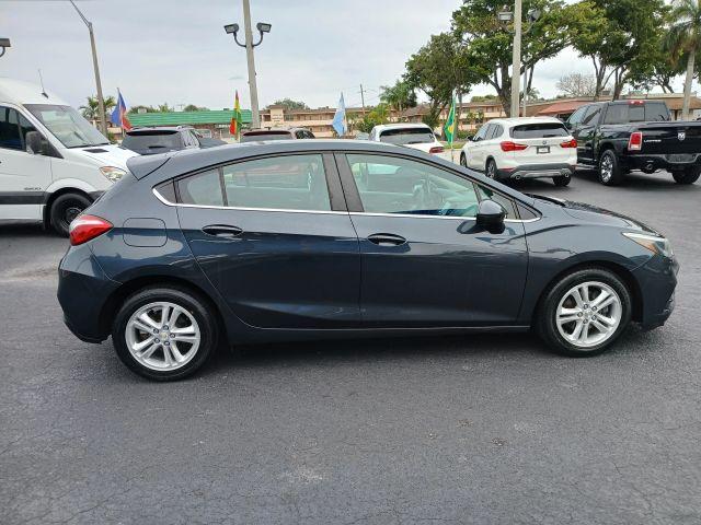 Chevrolet Cruze - Thumbnail 11