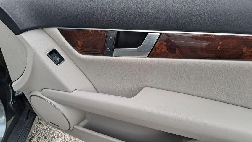 Mercedes-Benz C-Class - Thumbnail 17