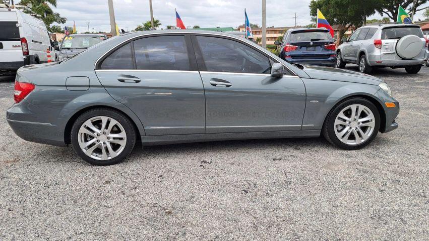 Mercedes-Benz C-Class - Thumbnail 10