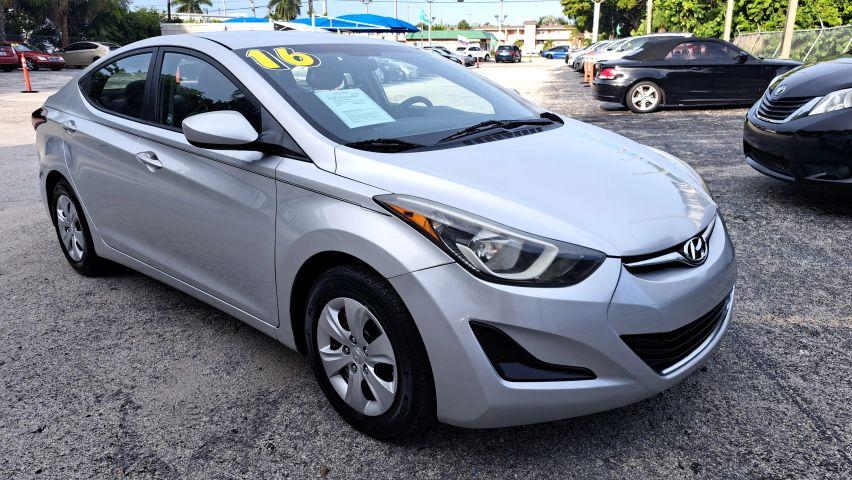 Hyundai Elantra - Thumbnail 7