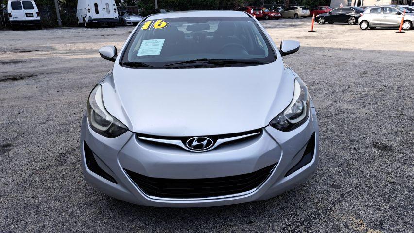 Hyundai Elantra - Thumbnail 19