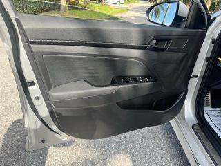 Hyundai Elantra - Thumbnail 13