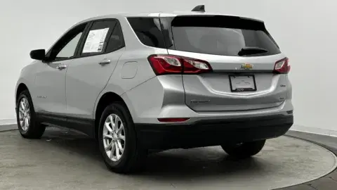 Chevrolet Equinox Ls - Thumbnail 6