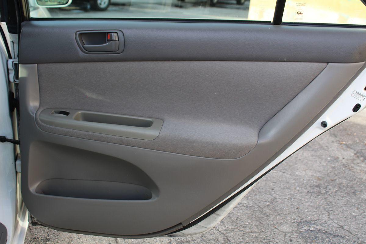 Toyota Camry Le Only $ Down** $85/Wk - Thumbnail 17