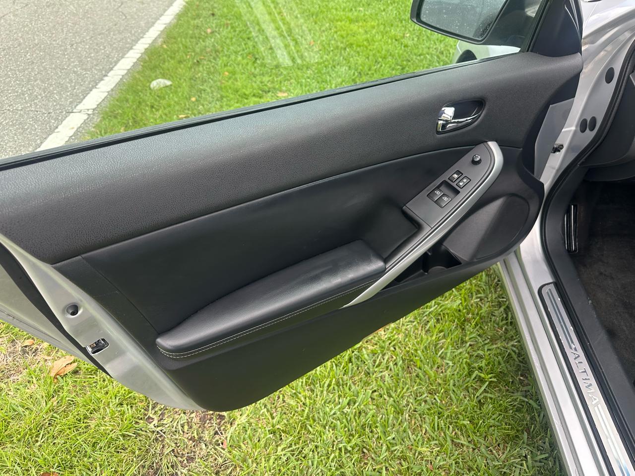 Nissan Altima2.5 S 6M/T Coupe - Thumbnail 10