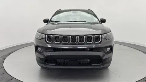 Jeep Compass Latitude - Thumbnail 3