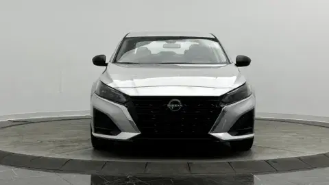 Nissan Altima Sv - Thumbnail 3