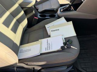 Hyundai Elantra - Thumbnail 2