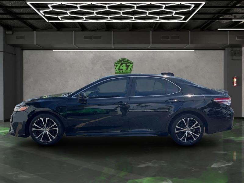 Toyota Camry Se - Thumbnail 3