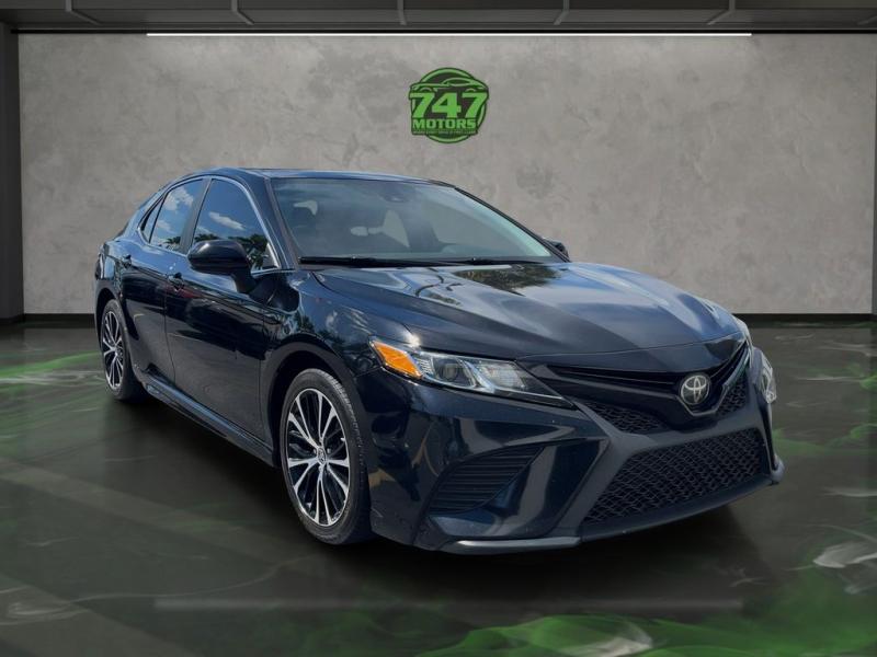 Toyota Camry Se - Thumbnail 8