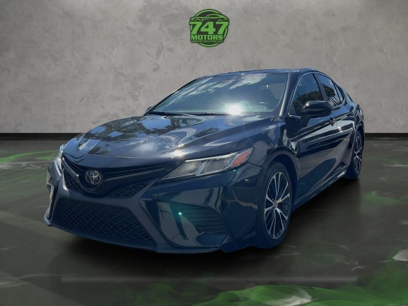 Toyota Camry Se - Thumbnail 2