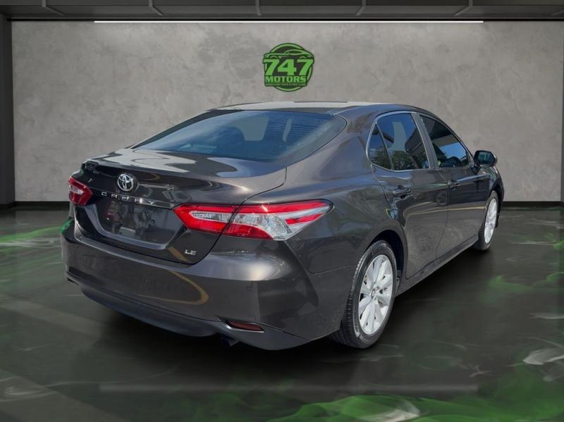 Toyota Camry Le - Thumbnail 6