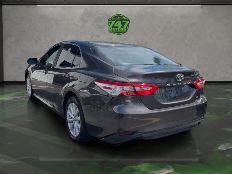 Toyota Camry Le - Thumbnail 4