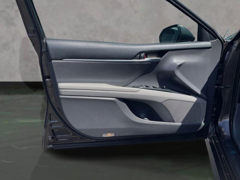 Toyota Camry Le - Thumbnail 10