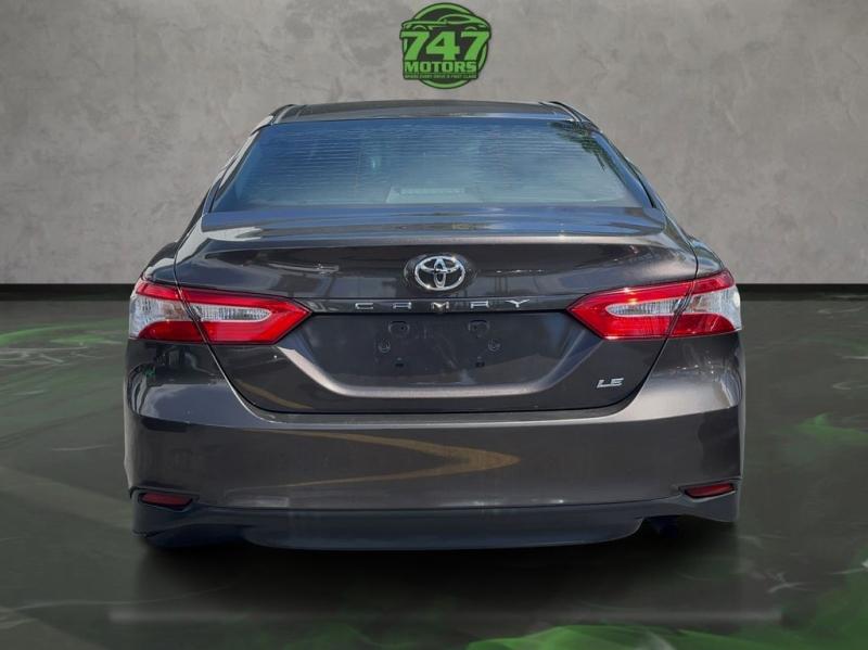 Toyota Camry Le - Thumbnail 5