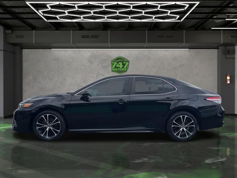 Toyota Camry Se - Thumbnail 3