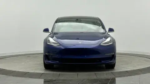 Tesla Model 3 Standard Range - Thumbnail 3