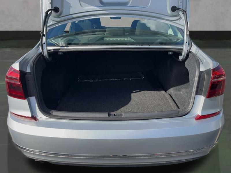 Volkswagen Passat 1.8T S - Thumbnail 20