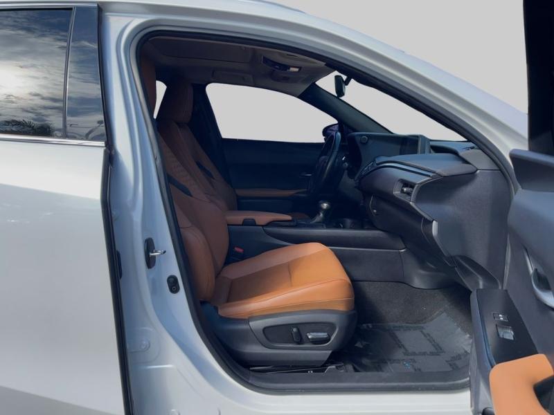 Lexus Ux - Thumbnail 13