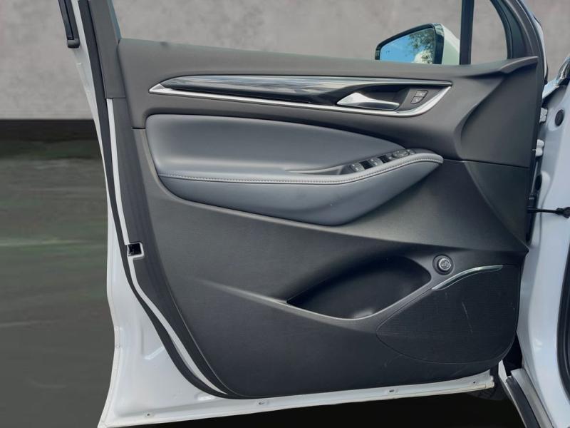 Buick Enclave Essence - Thumbnail 10