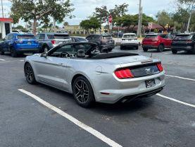 Ford Mustang - Thumbnail 5
