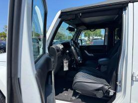 Jeep Wrangler - Thumbnail 10