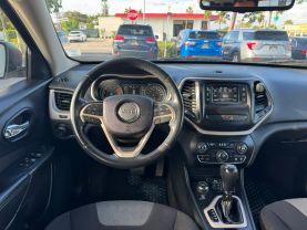 Jeep Cherokee - Thumbnail 13