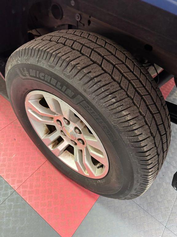 Chevrolet Silverado 1500 Crew Cab - Thumbnail 3