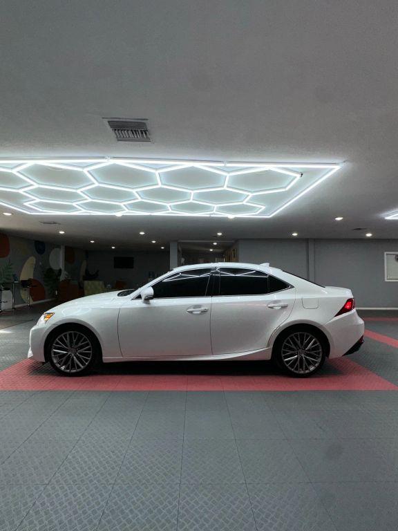 Lexus Is - Thumbnail 9