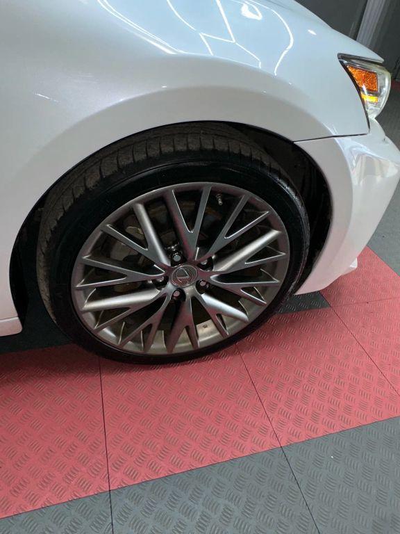 Lexus Is - Thumbnail 4