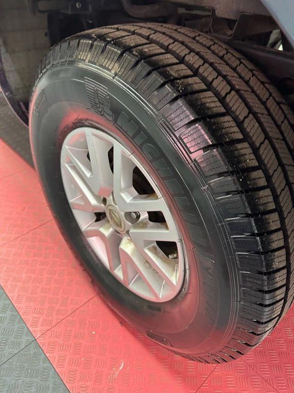 Nissan Frontier Crew Cab - Thumbnail 4